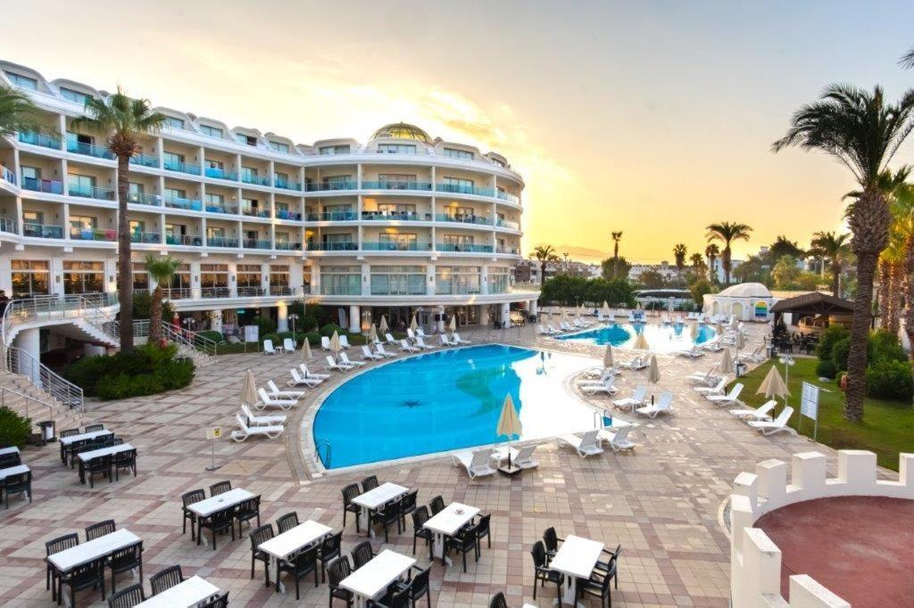 מרמריס Pineta Park Deluxe Hotel מראה חיצוני תמונה