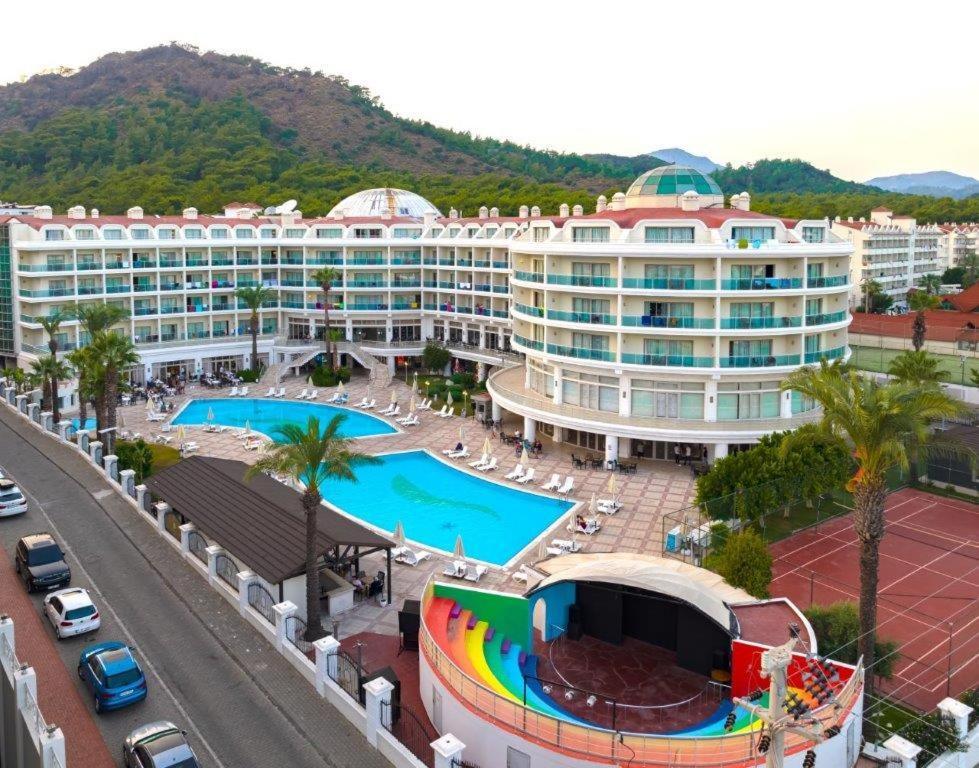 מרמריס Pineta Park Deluxe Hotel מראה חיצוני תמונה