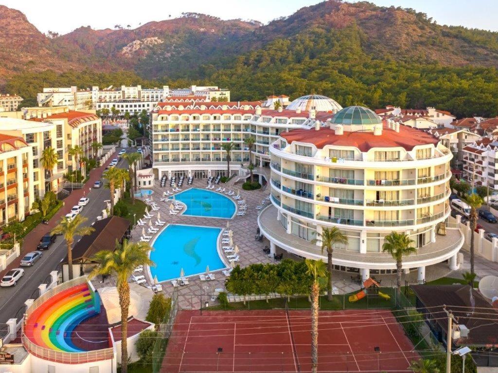מרמריס Pineta Park Deluxe Hotel מראה חיצוני תמונה