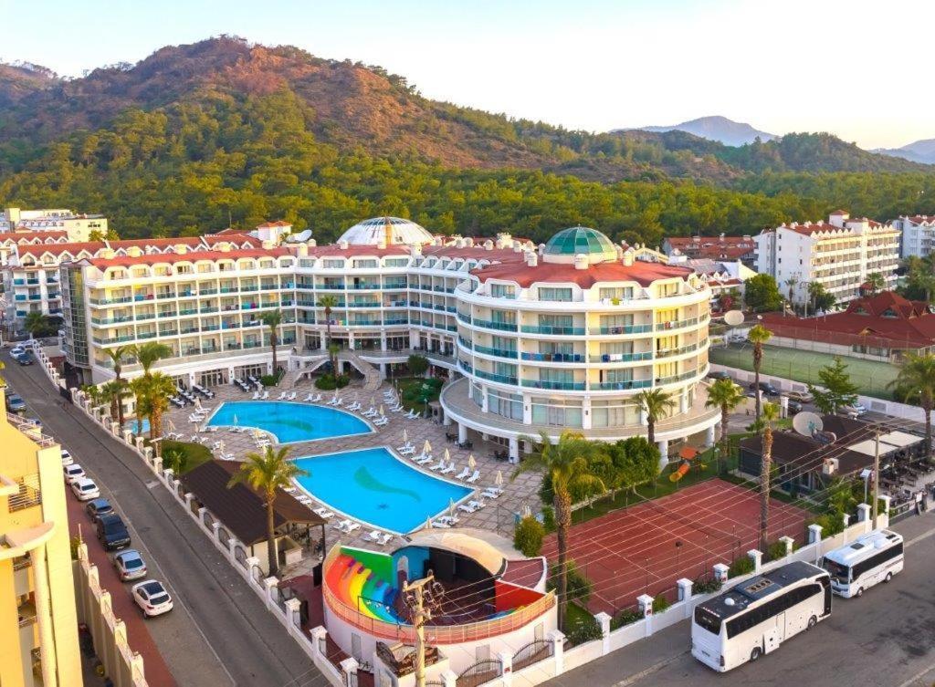 מרמריס Pineta Park Deluxe Hotel מראה חיצוני תמונה