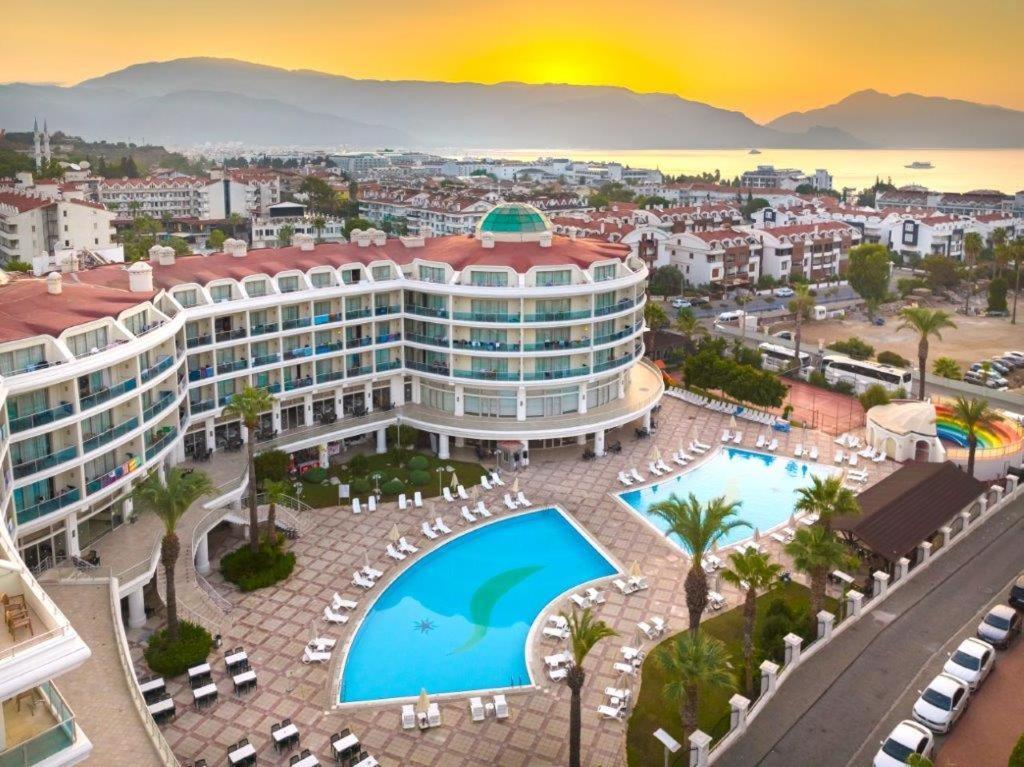 מרמריס Pineta Park Deluxe Hotel מראה חיצוני תמונה